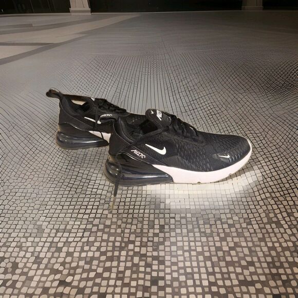 Size 8.5 - Nike Air Max 270 Black White - Picture 1 of 6